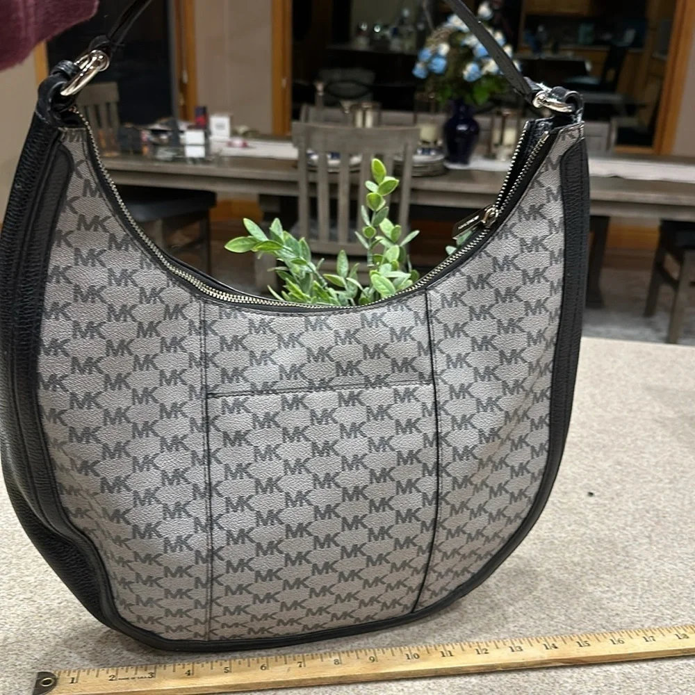 MK Studio Lydia Hobo